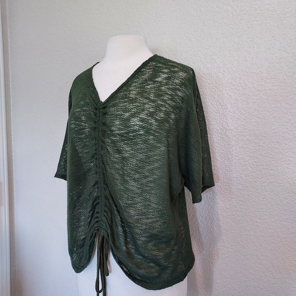 ⭐️5/$20 Tiny Willow Green Open Knit Top Size M - Picture 7 of 11